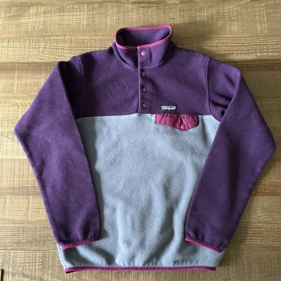 Patagonia Tops - Patagonia Women's Lightweight Synchilla® Snap-T® Pullover
Style #25455